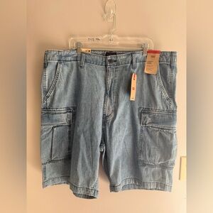 Levi’s Men’s Carrier Cargo Denim Shorts SZ 42 Lightweight Cotton Casual New
